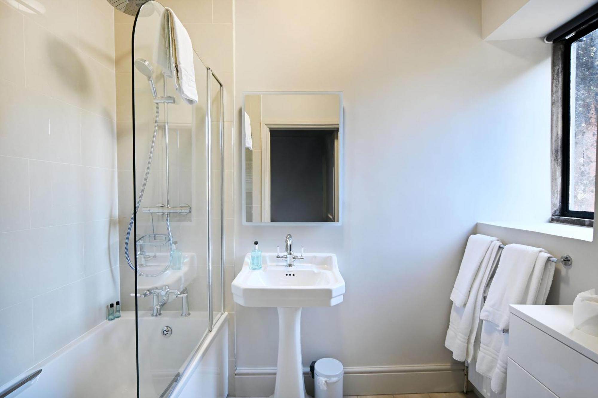 Stanton Manor Hotel Chippenham  Bagian luar foto