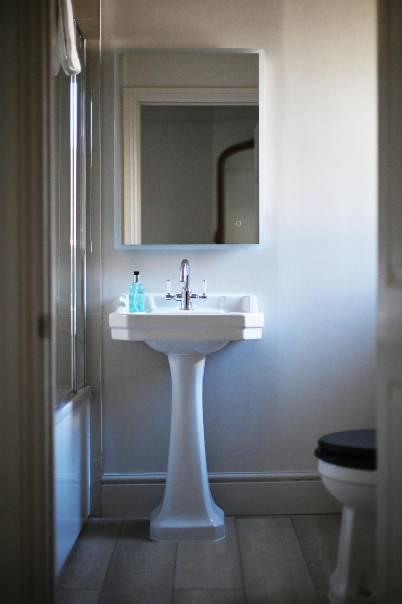 Stanton Manor Hotel Chippenham  Bagian luar foto