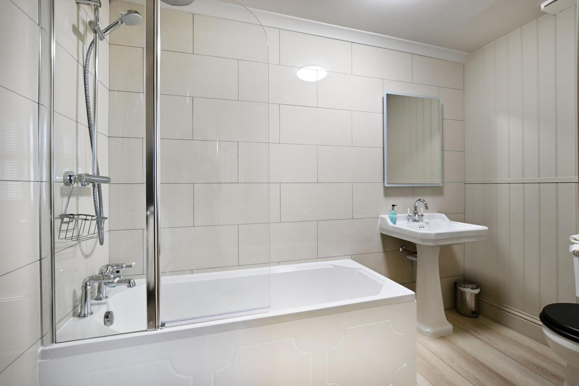 Stanton Manor Hotel Chippenham  Bagian luar foto