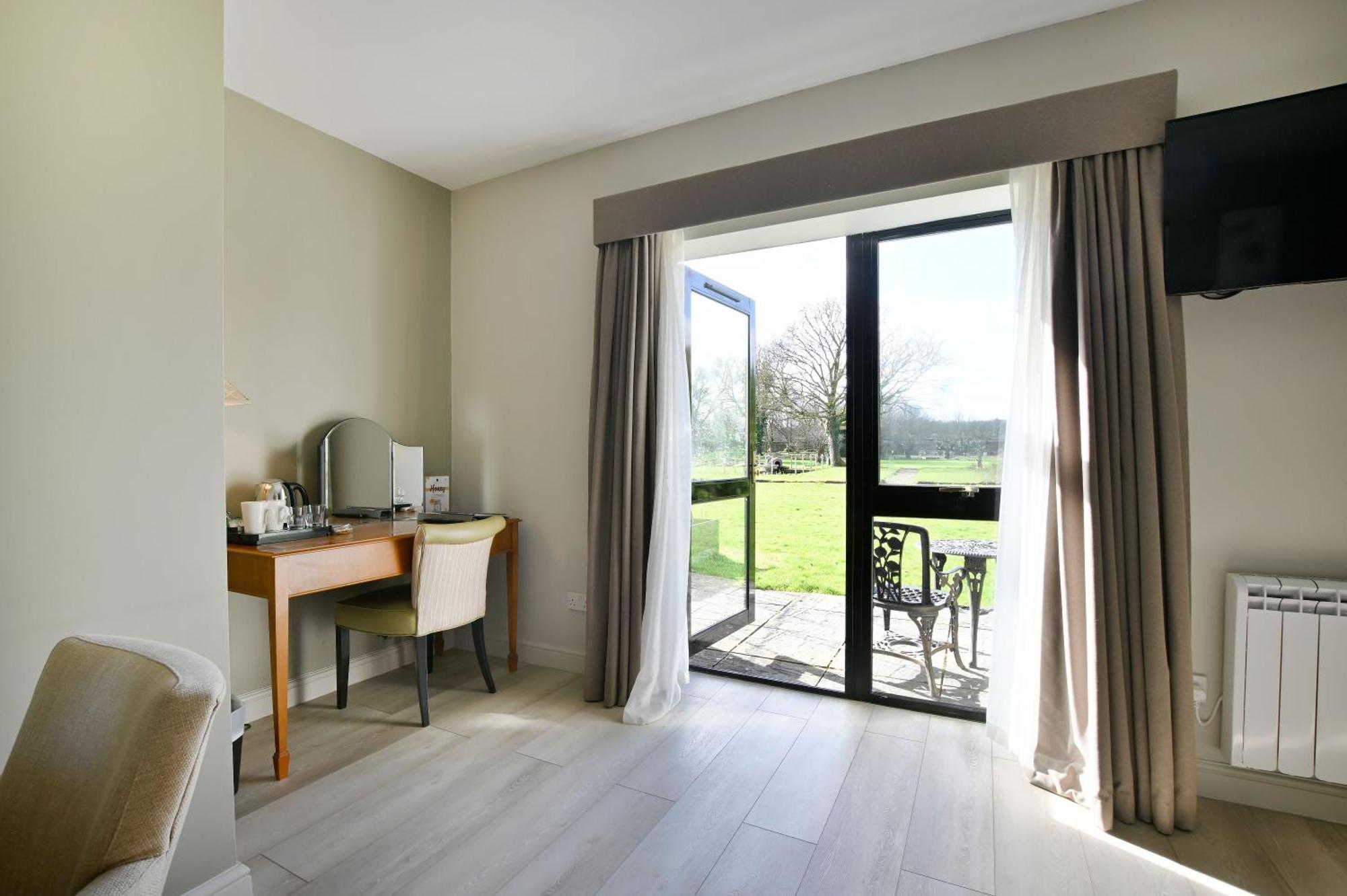 Stanton Manor Hotel Chippenham  Bagian luar foto